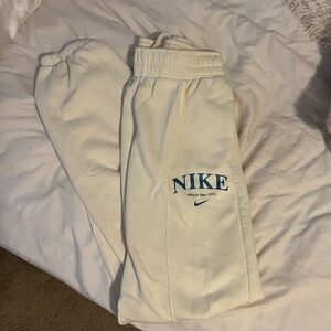 Nike Cream Women’s sweatpants XS
